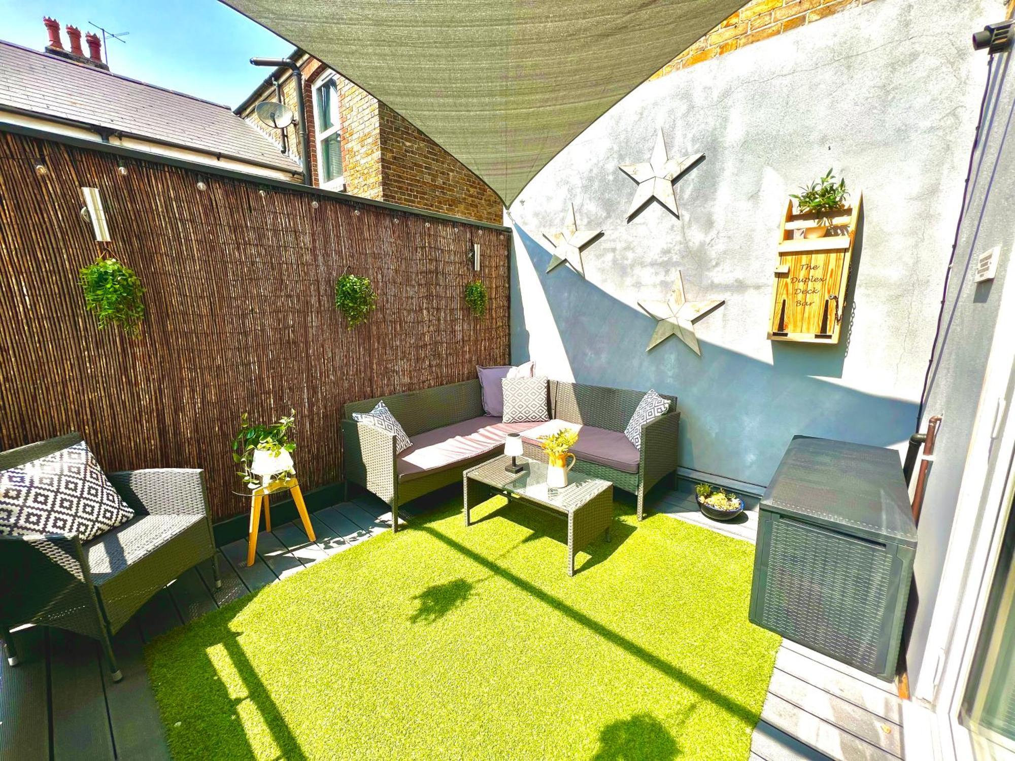 The Duplex Margate With Deck & Living Space Air Conditioning المظهر الخارجي الصورة