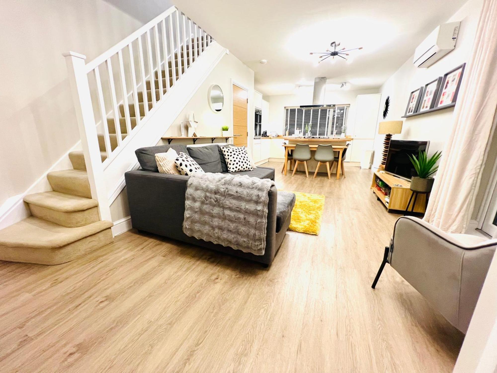 The Duplex Margate With Deck & Living Space Air Conditioning المظهر الخارجي الصورة